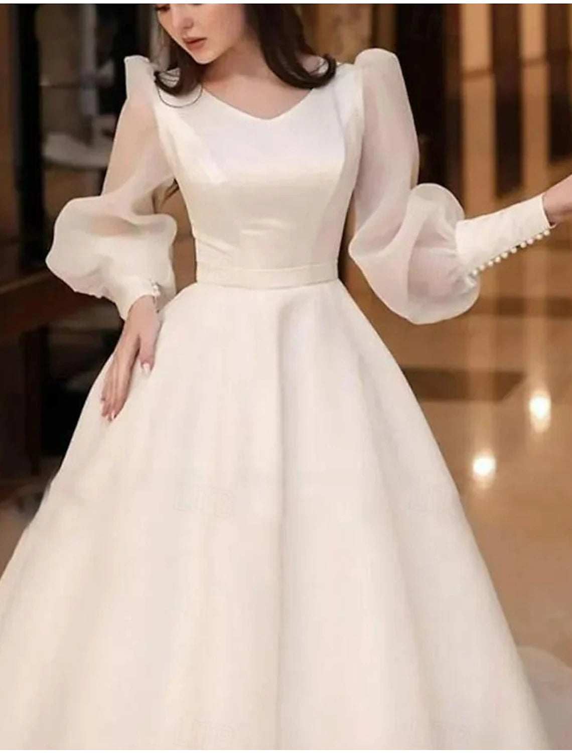 Wholesa Wholes Hall Formal Wedding Dresses A-Line V Neck Long Sleeve Chapel Train Satin Bridal Gowns With Solid Color