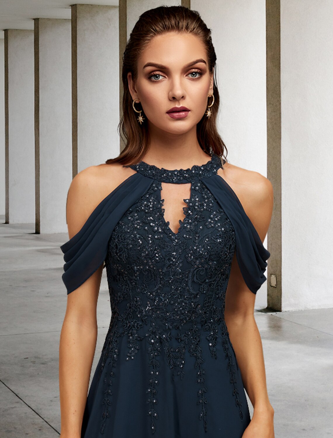 wholesale  A-Line Mother of the Bride Dress Wedding Guest Plus Size Elegant Halter Neck Floor Length Lace Tulle Sequined Sleeveless with Sequin Appliques Fall