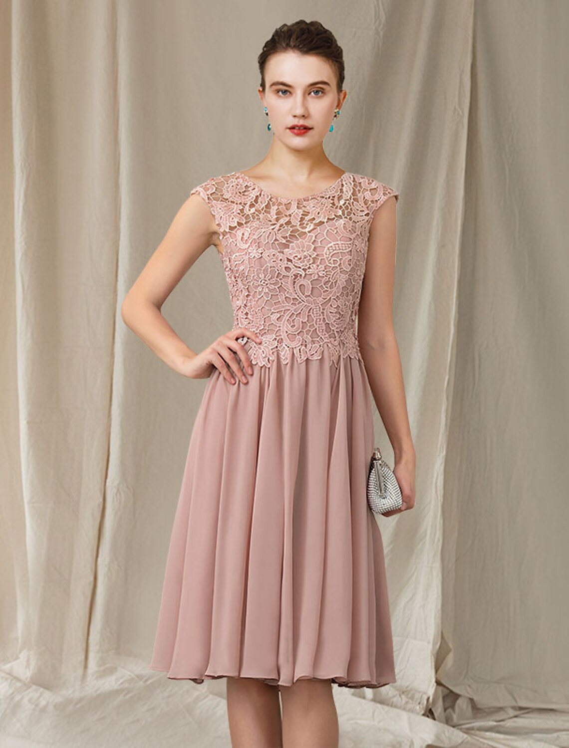 wholesale  A-Line Mother of the Bride Dress Elegant Jewel Neck Knee Length Chiffon Lace Sleeveless with Pleats Appliques