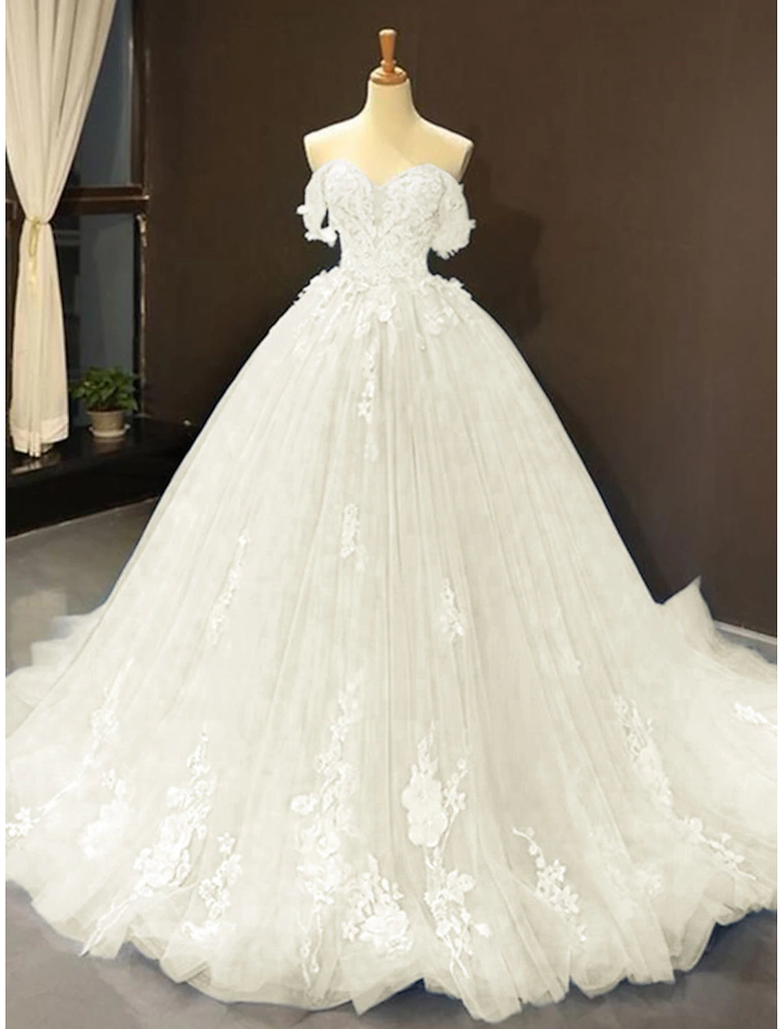 wholesale  Ball Gown Prom Dresses Floral Wedding Dress Court Train Short Sleeve Sweetheart Lace with Pleats Appliques