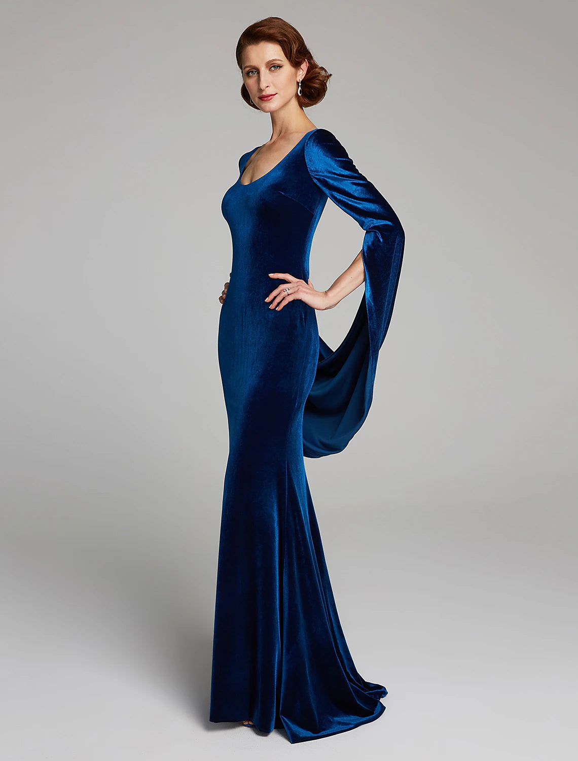 wholesale  Mermaid / Trumpet Mother of the Bride Dress Vintage Plus Size Sexy Scoop Neck Sweep / Brush Train Velvet Long Sleeve with Pleats