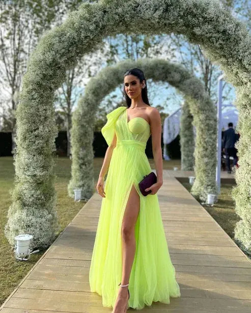 One‑Shoulder Neon‑Yellow Pleated Tulle High‑Slit A‑Line Prom Dress