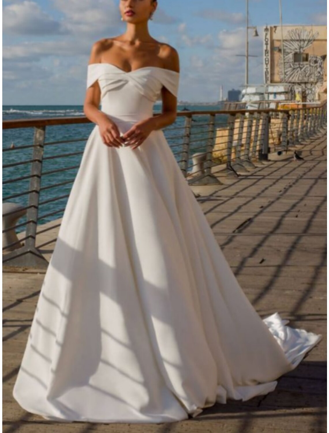 Wholesa Formal Wedding Dresses A-Line Off Shoulder Short Sleeve Court Train Satin Bridal Gowns With Pleats Ruched