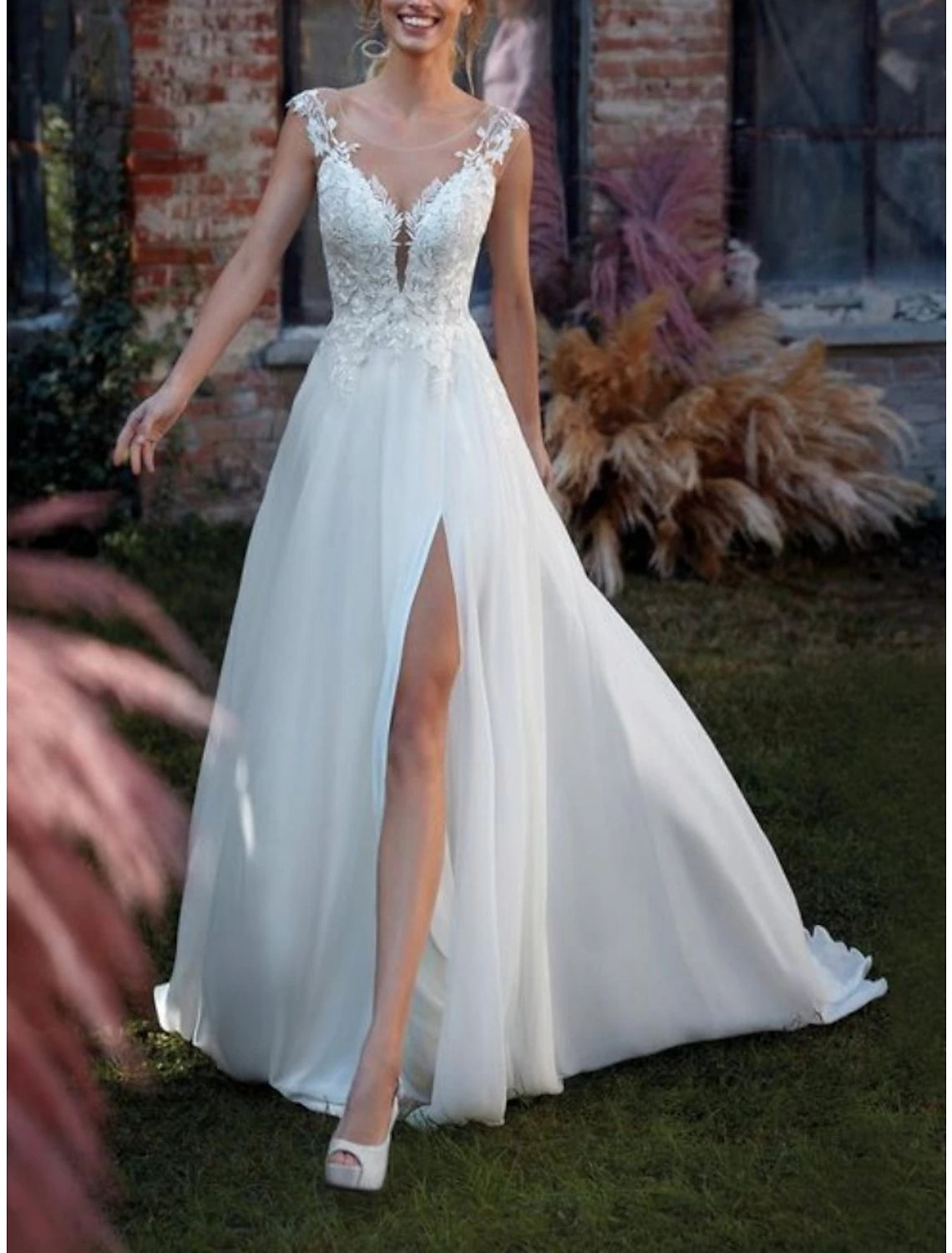 Wholesa Beach Formal Wedding Dresses A-Line V Neck Sleeveless Court Train Lace Bridal Gowns With Pleats Split Front