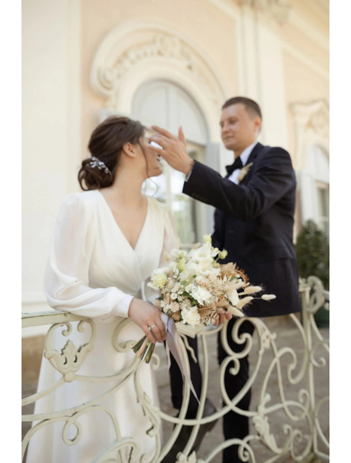 wholesale  Bridal Shower Fall Wedding Dresses Little White Dresses Ankle Length A-Line Long Sleeve V Neck Chiffon With Solid Color Summer Bridal Gowns