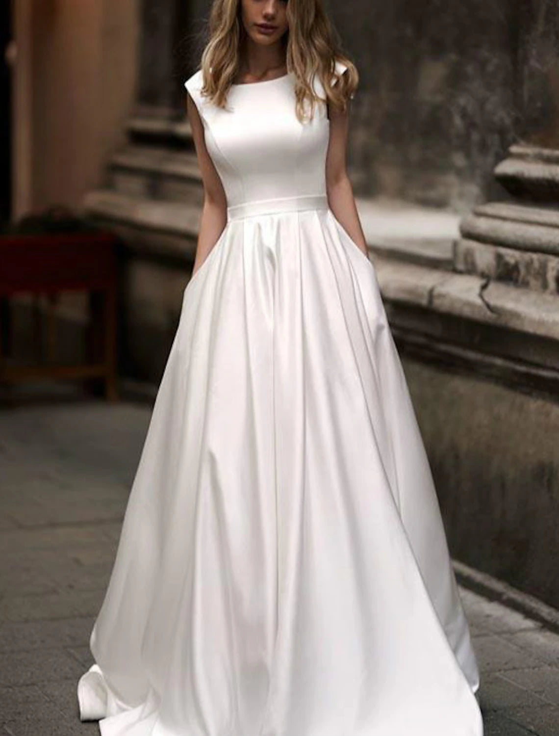 Wholesa Hall Simple Wedding Dresses A-Line Scoop Neck Cap Sleeve Court Train Satin Bridal Gowns With Pleats Summer Wedding Party