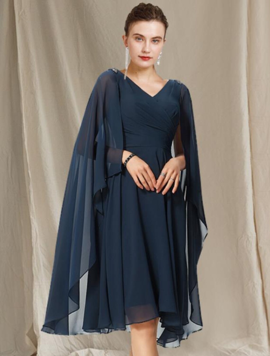 wholesale  A-Line Mother of the Bride Dress Plus Size Elegant V Neck Knee Length Chiffon Short Sleeve with Pleats Beading