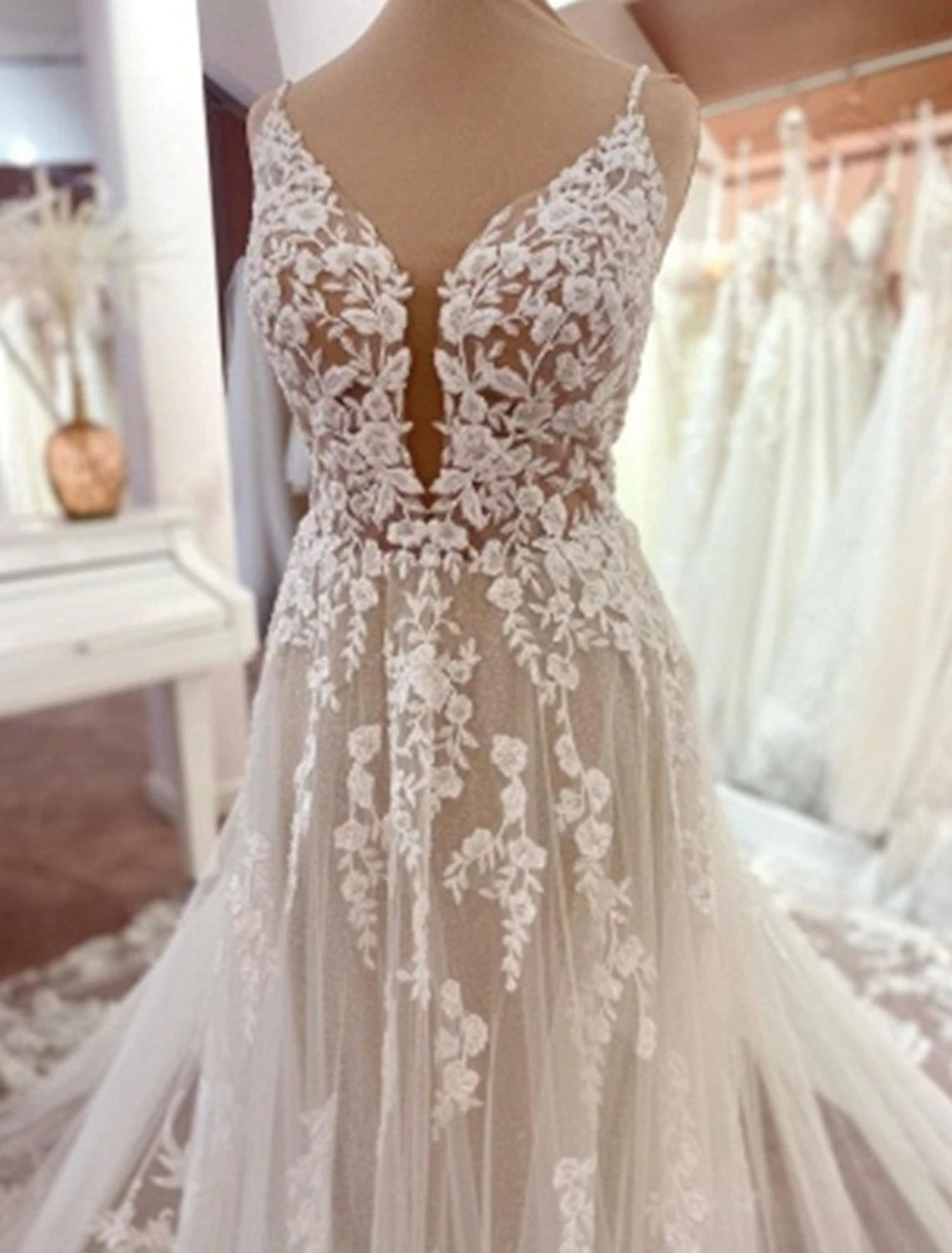 wholesale  Engagement Open Back Formal Wedding Dresses A-Line Camisole V Neck Spaghetti Strap Chapel Train Lace Bridal Gowns With Appliques