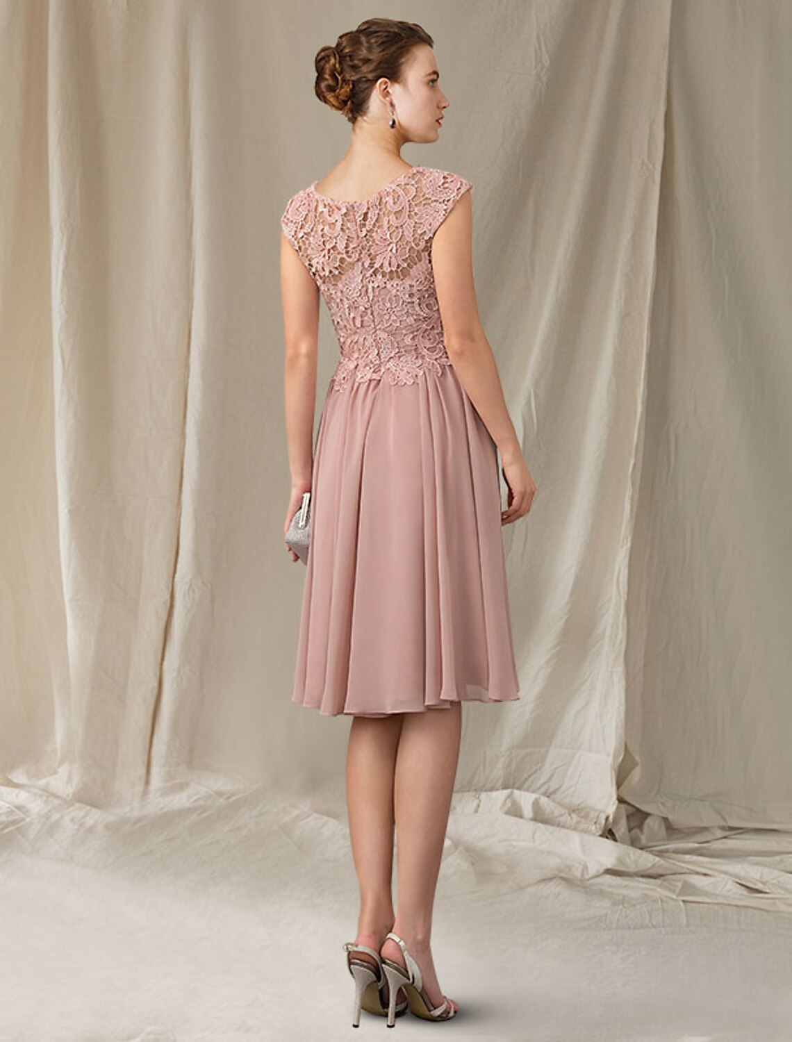 wholesale  A-Line Mother of the Bride Dress Elegant Jewel Neck Knee Length Chiffon Lace Sleeveless with Pleats Appliques
