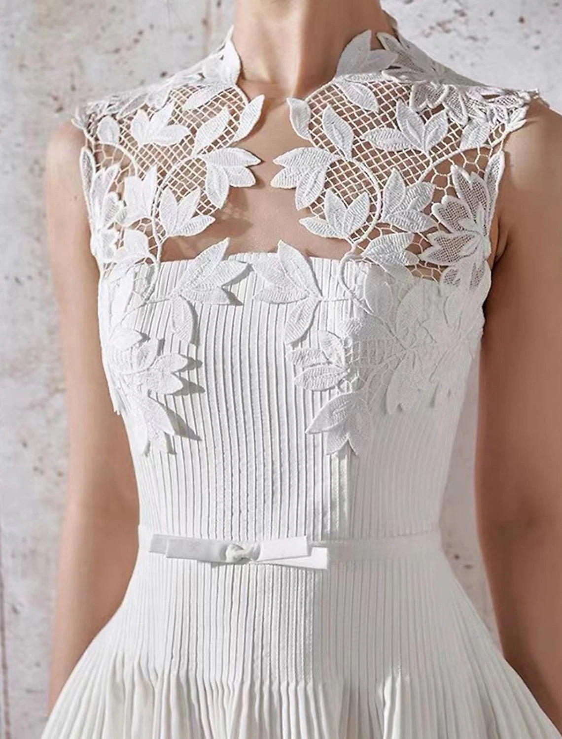 Wholesa Reception Little White Dresses Wedding Dresses A-Line Illusion Neck Sleeveless Tea Length Lace Bridal Gowns With Appliques Solid Color