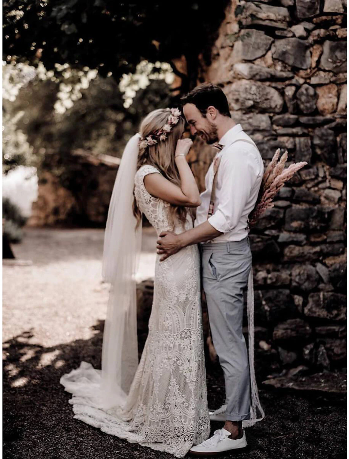wholesale  Beach Boho Wedding Dresses Mermaid / Trumpet V Neck Cap Sleeve Court Train Lace Bridal Gowns With Appliques Solid Color