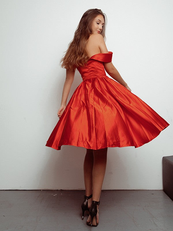Wholesa  A-Line/Princess Ruched Off-the-Shoulder Satin Sleeveless Knee-Length Dresses