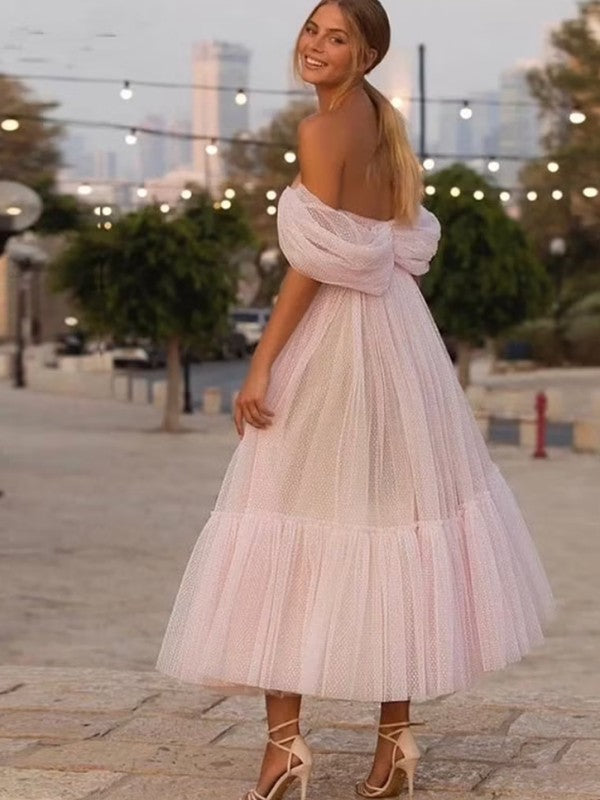 Wholesa  A-Line/Princess Tulle Ruffles Off-the-Shoulder Sleeveless Tea-Length Dresses