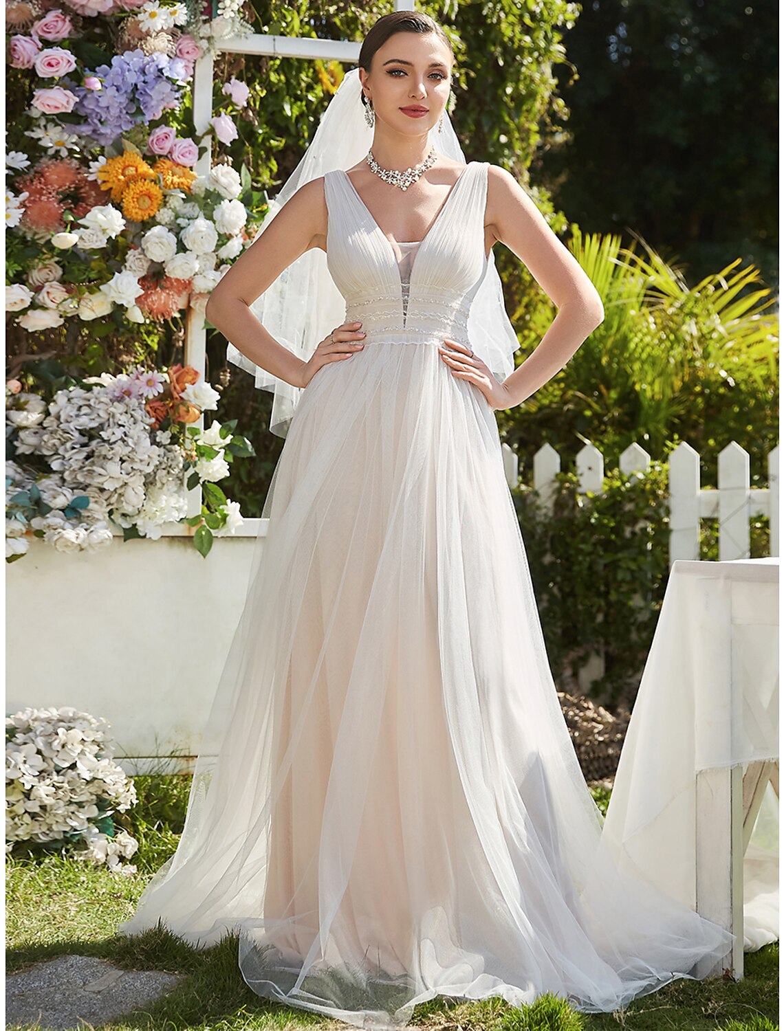 wholesale  Reception Casual Wedding Dresses A-Line V Neck Sleeveless Sweep / Brush Train Tulle Bridal Gowns With Lace Embroidery