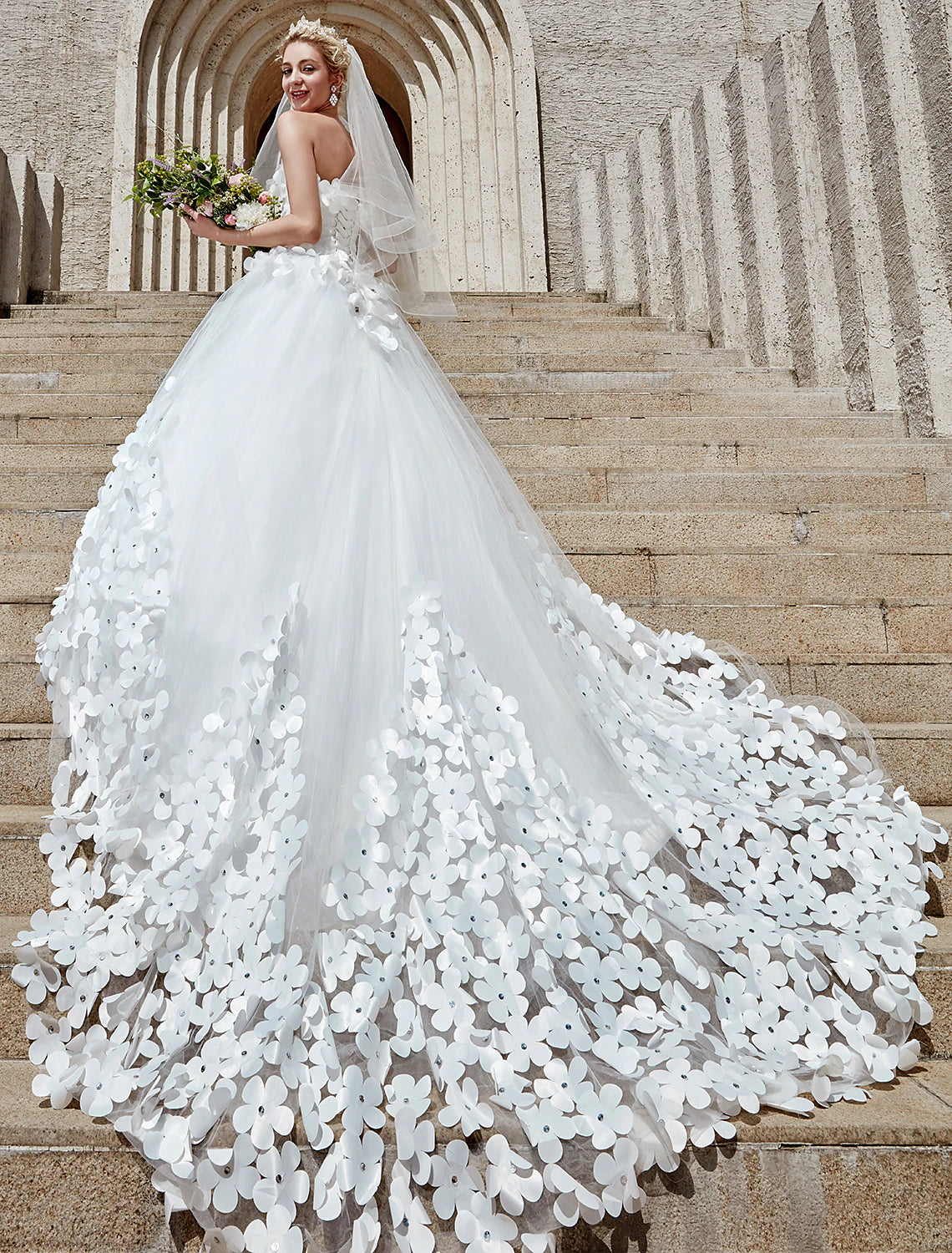 wholesale  Engagement Fall Formal Wedding Dresses Open Back Ball Gown Square Neck Strapless Chapel Train Lace Bridal Gowns With Crystals Flower Summer Wedding Party