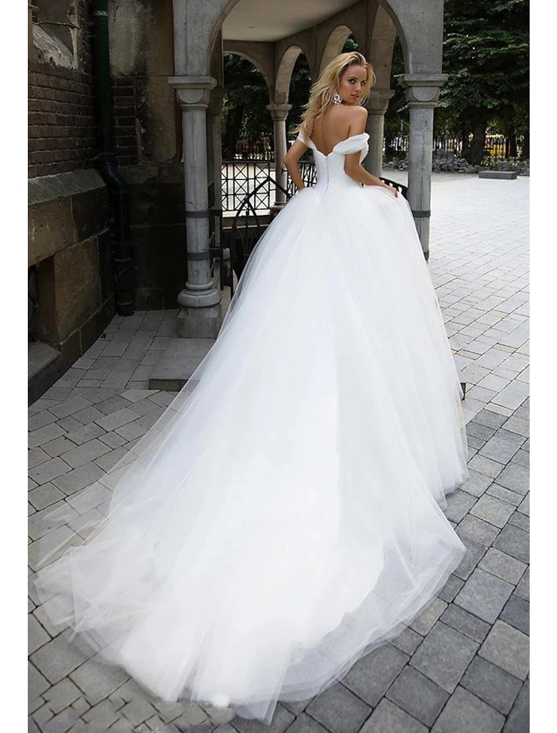wholesale  Wedding Dresses Ball Gown Off Shoulder Cap Sleeve Chapel Train Tulle Bridal Gowns
