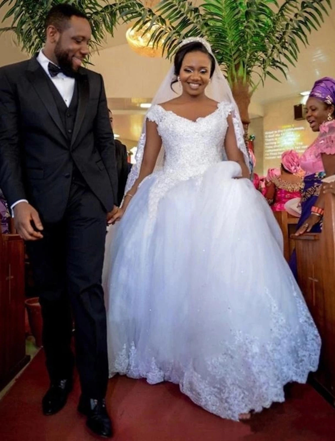 wholesale   Sexy Formal Wedding Dresses Ball Gown V Neck Cap Sleeve Chapel Train Lace Bridal Gowns With Beading Appliques