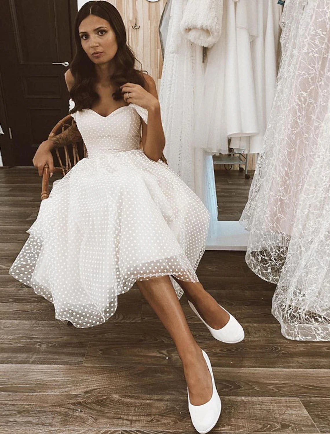 wholesale  Reception Little White Dresses Wedding Dresses A-Line Off Shoulder Cap Sleeve Knee Length Tulle Bridal Gowns With Solid Color