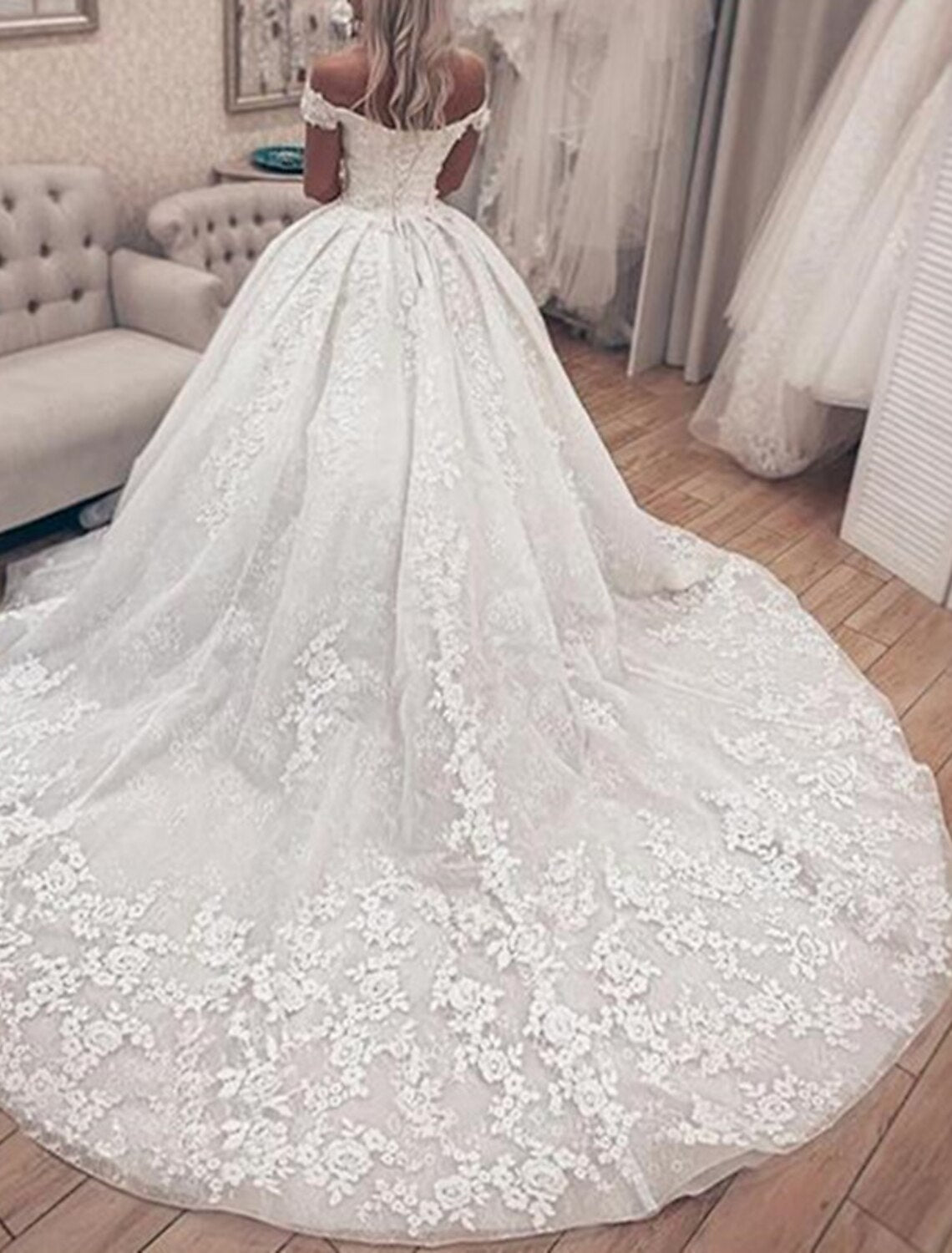 wholesale  Engagement Formal Wedding Dresses Ball Gown Off Shoulder Cap Sleeve Chapel Train Lace Bridal Gowns With Appliques Summer Fall Wedding Party