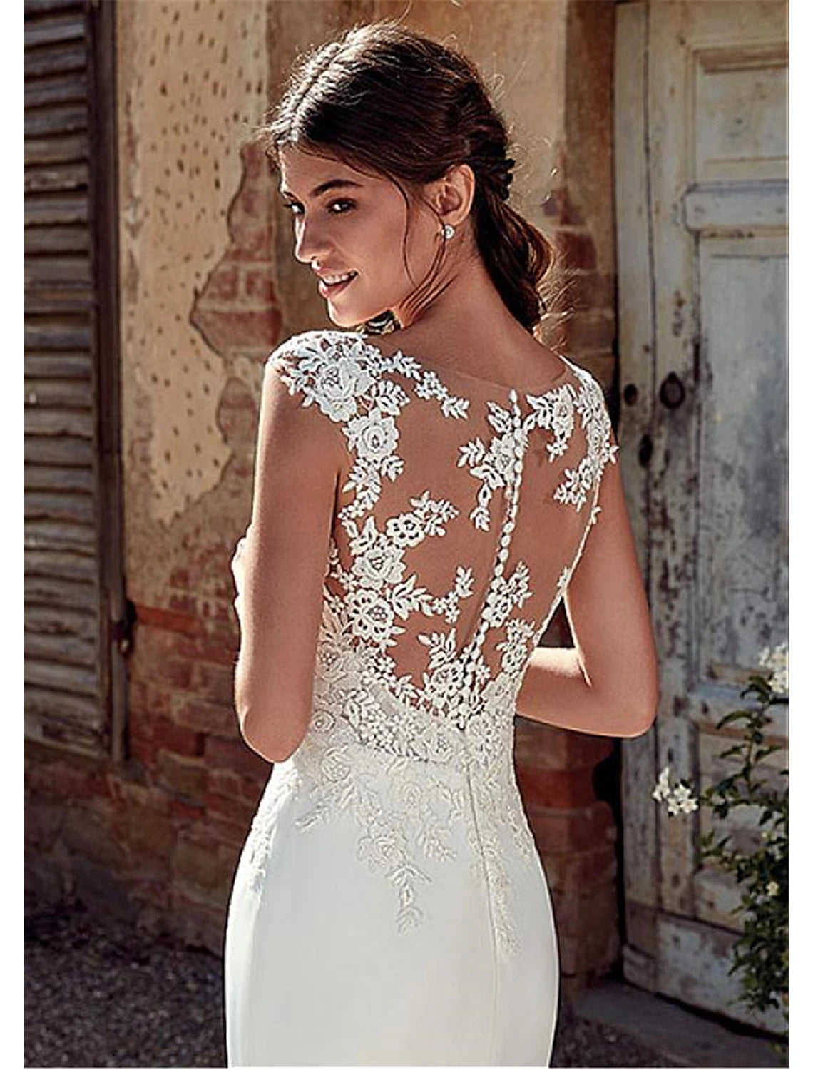 wholesale  Beach Open Back Wedding Dresses Mermaid / Trumpet Illusion Neck Cap Sleeve Court Train Chiffon Outdoor Bridal Gowns With Appliques Summer Fall Wedding Party