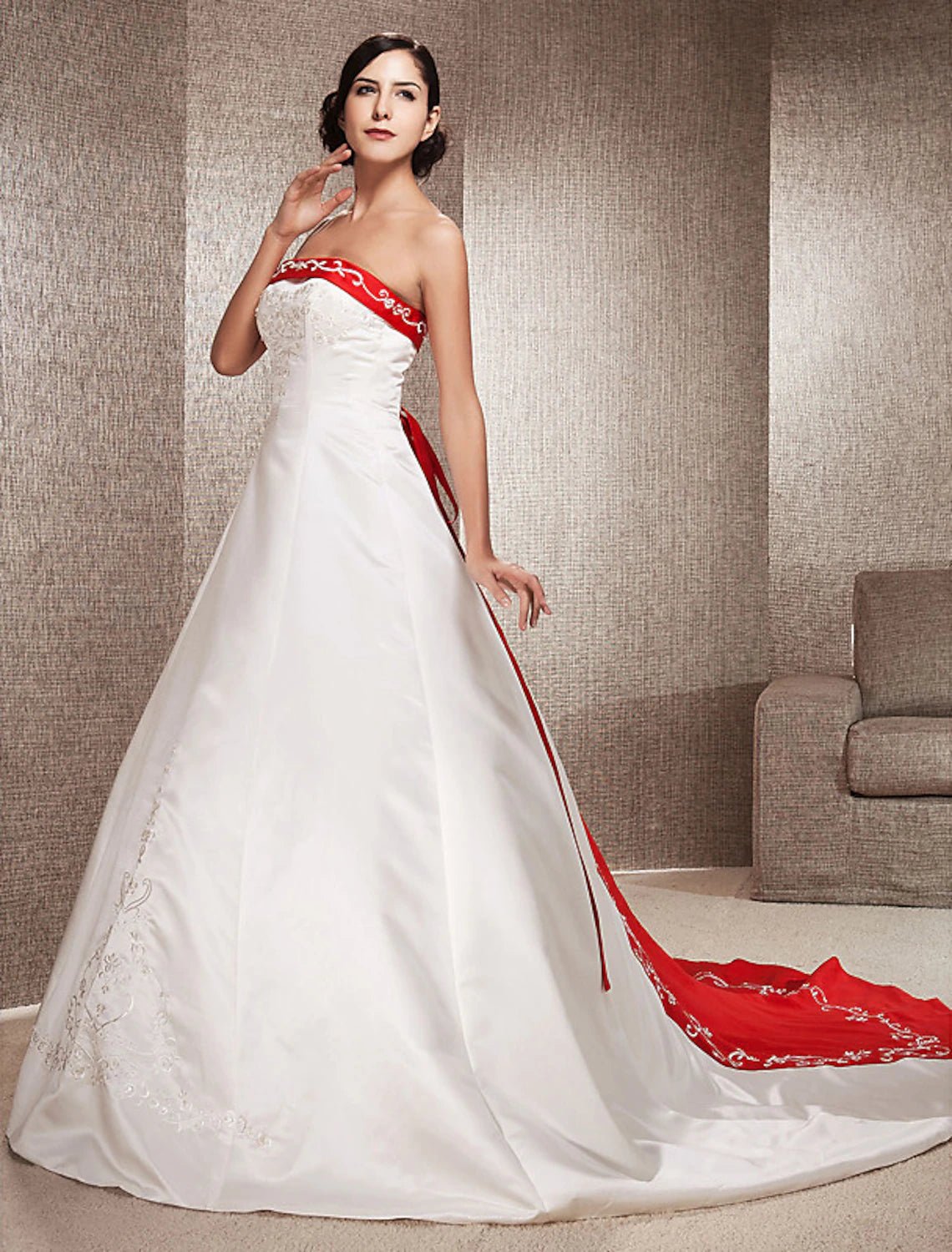 wholesale  Open Back Wedding Dresses Sweep / Brush Train Ball Gown Strapless Strapless Satin With Embroidery Appliques
