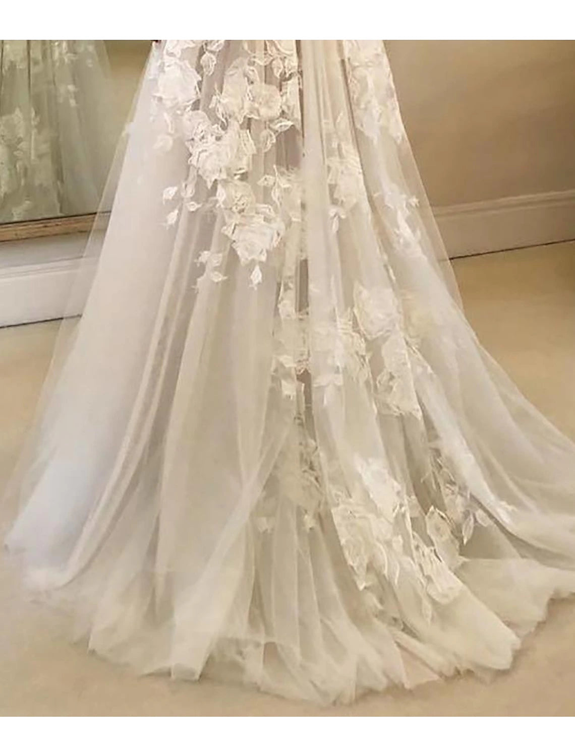 wholesale  Beach Boho Wedding Dresses A-Line V Neck Sleeveless Sweep / Brush Train Lace Bridal Gowns With Appliques Summer Fall Wedding Party