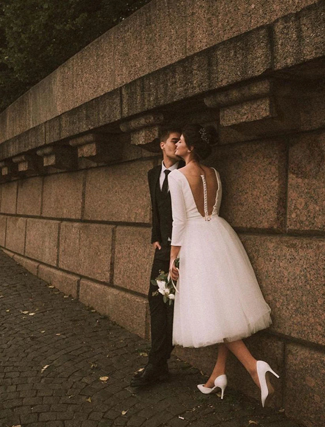 wholesale  eception Vintage 1940s / 1950s Little White Dresses Fall Wedding Dresses A-Line V Neck Long Sleeve Tea Length Satin Bridal Gowns With Solid