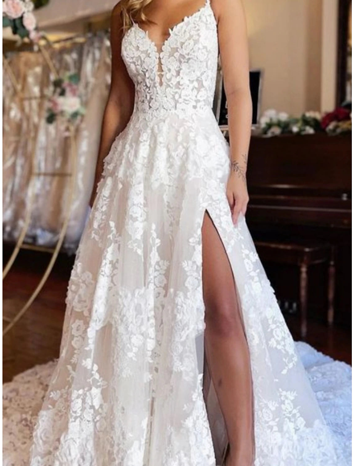 Wholesa Beach Mature Wedding Dresses A-Line Camisole Sleeveless Court Train Lace Bridal Gowns With Pleats Split Fron