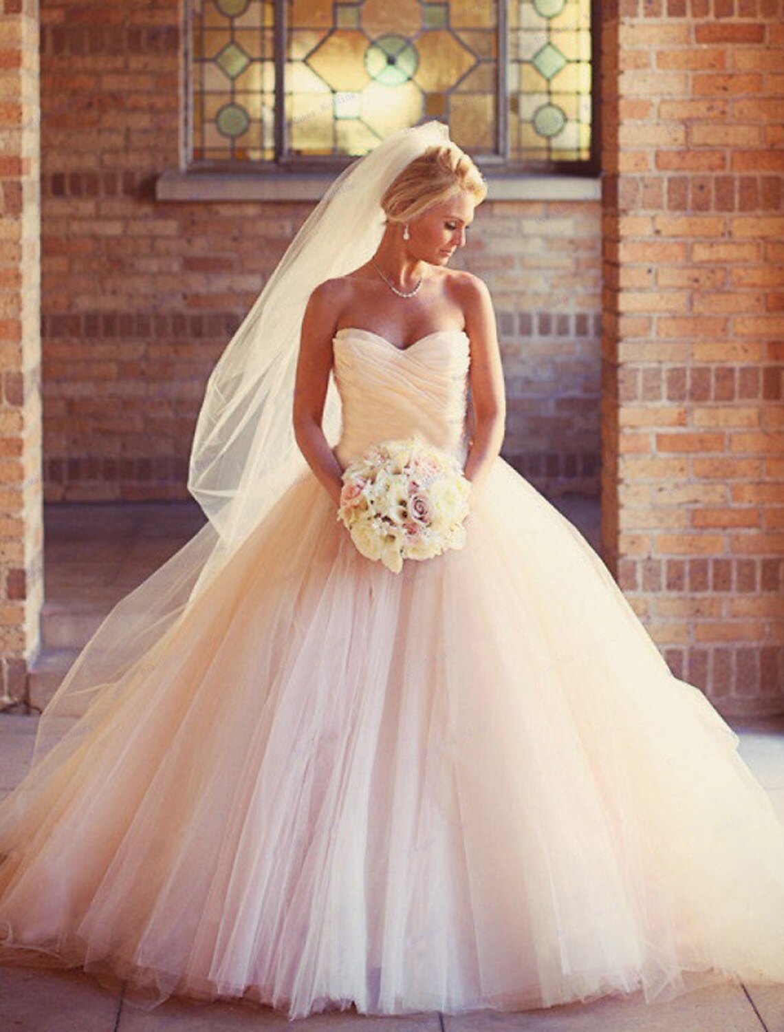 wholesale  Engagement Formal Wedding Dresses Ball Gown Sweetheart Strapless Court Train Tulle Bridal Gowns With Ruched