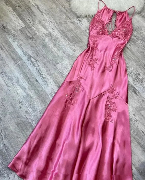 Romantic Fitted V-neck Halter Open Back Lace Mermaid Prom Dress