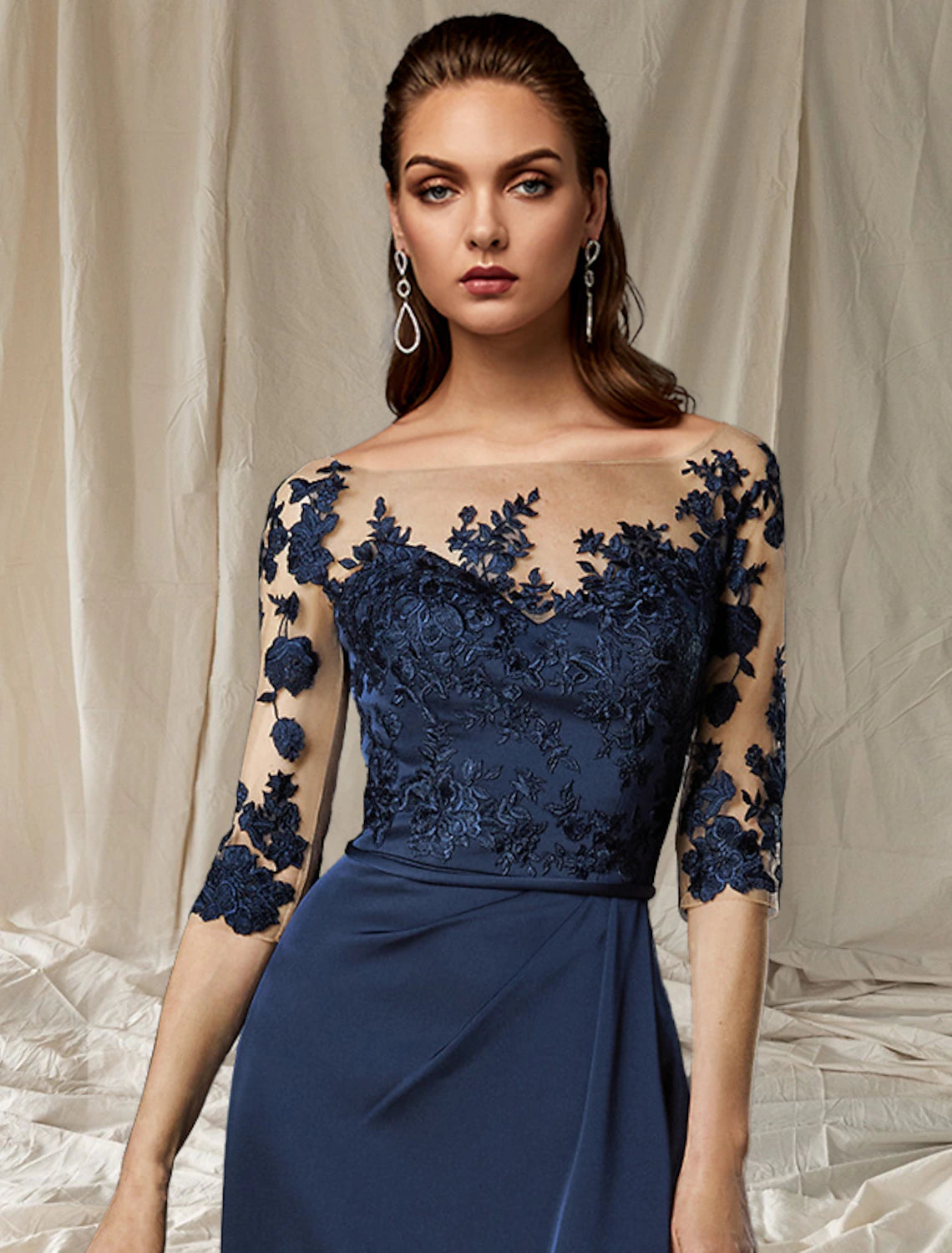 wholesale   Sheath / Column Mother of the Bride Dress Wedding Guest Plus Size Elegant Jewel Neck Sweep / Brush Train Chiffon Half Sleeve with Appliques Fall