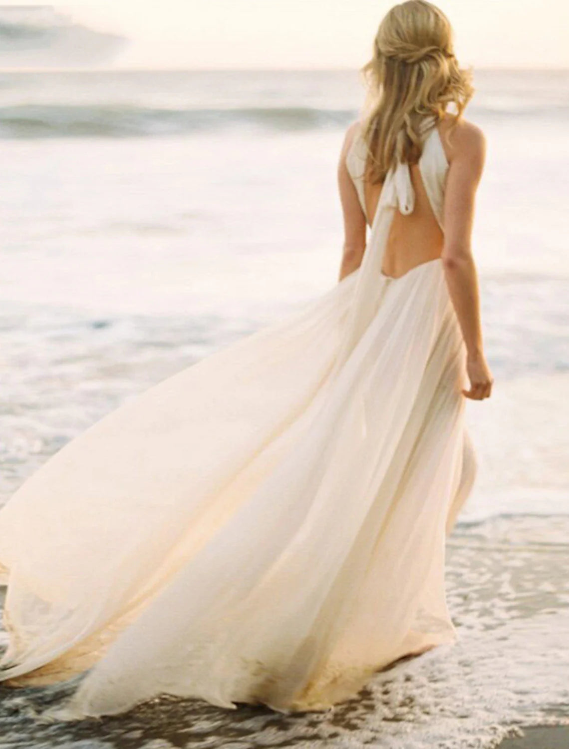 Wholesa Beach Open Back Boho Wedding Dresses A-Line Halter Neck Sleeveless Sweep / Brush Train Chiffon Bridal Gowns With Solid Color