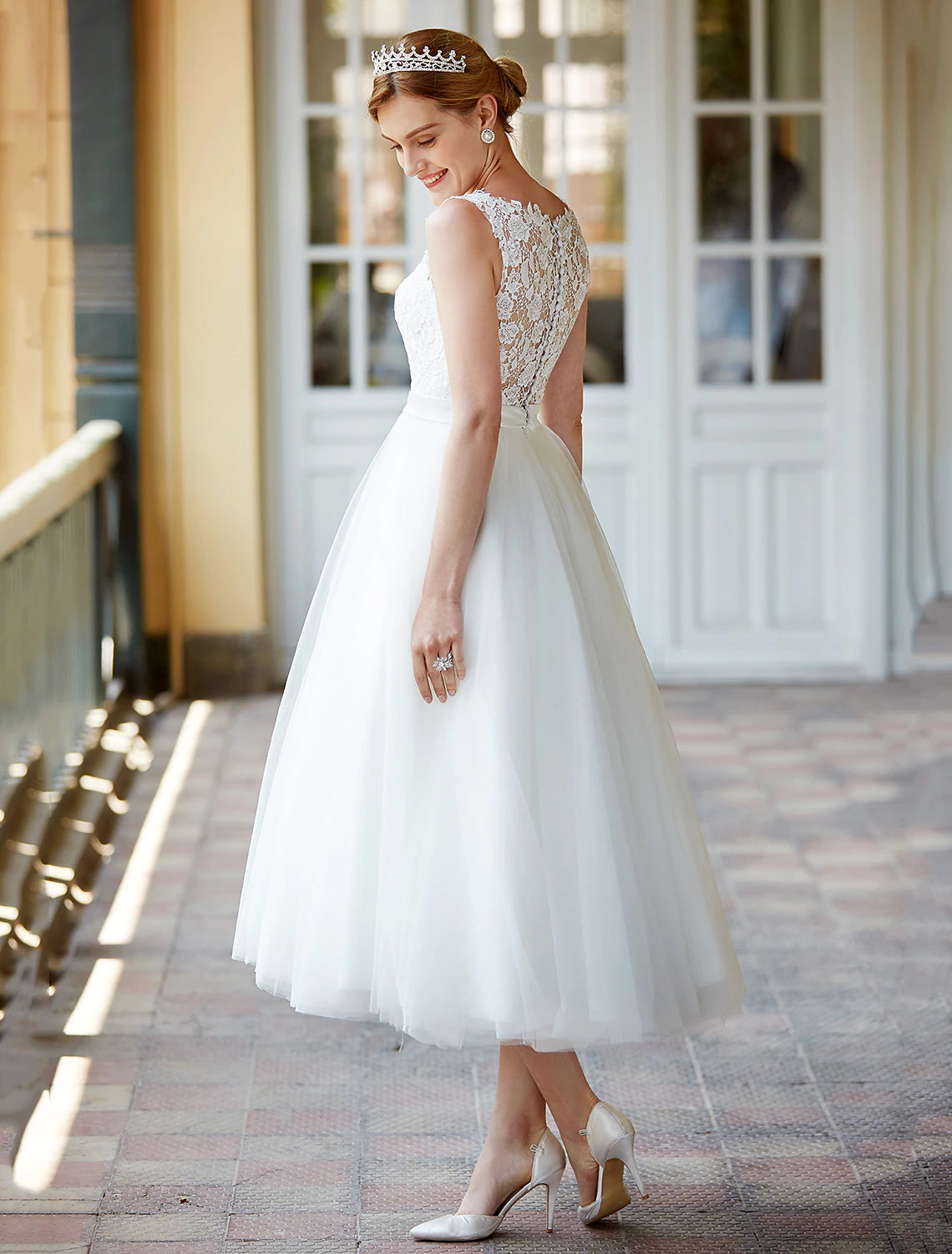 wholesale  Reception Little White Dresses Wedding Dresses A-Line Illusion Neck Sleeveless Tea Length Lace Bridal Gowns With Sashes / Ribbons Buttons
