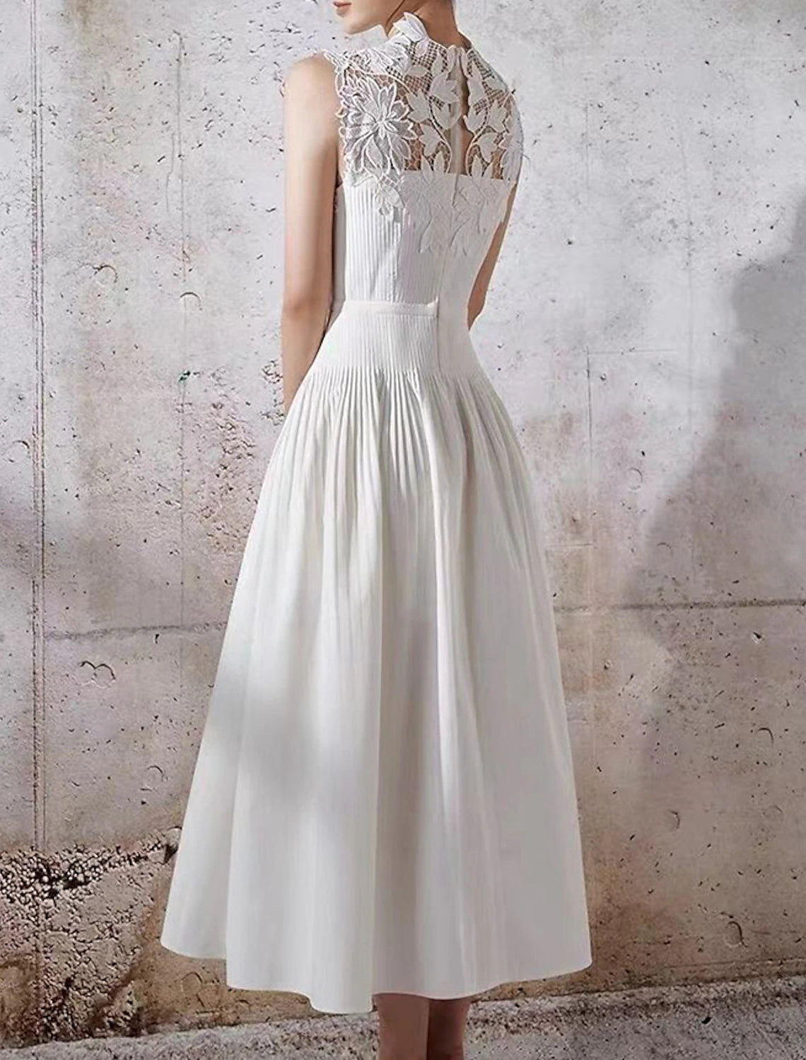 Wholesa Reception Little White Dresses Wedding Dresses A-Line Illusion Neck Sleeveless Tea Length Lace Bridal Gowns With Appliques Solid Color
