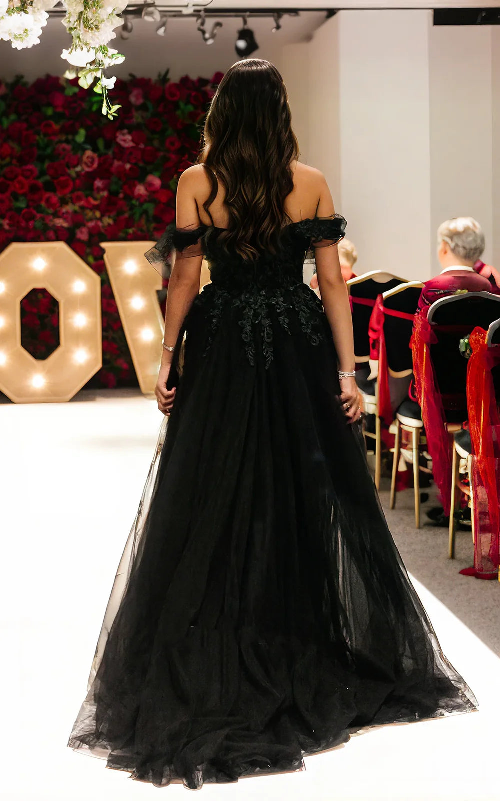 Wholesa A-Line Off-the-shoulder Lace Appliques Floor-length Backless Wedding Bride Dress
