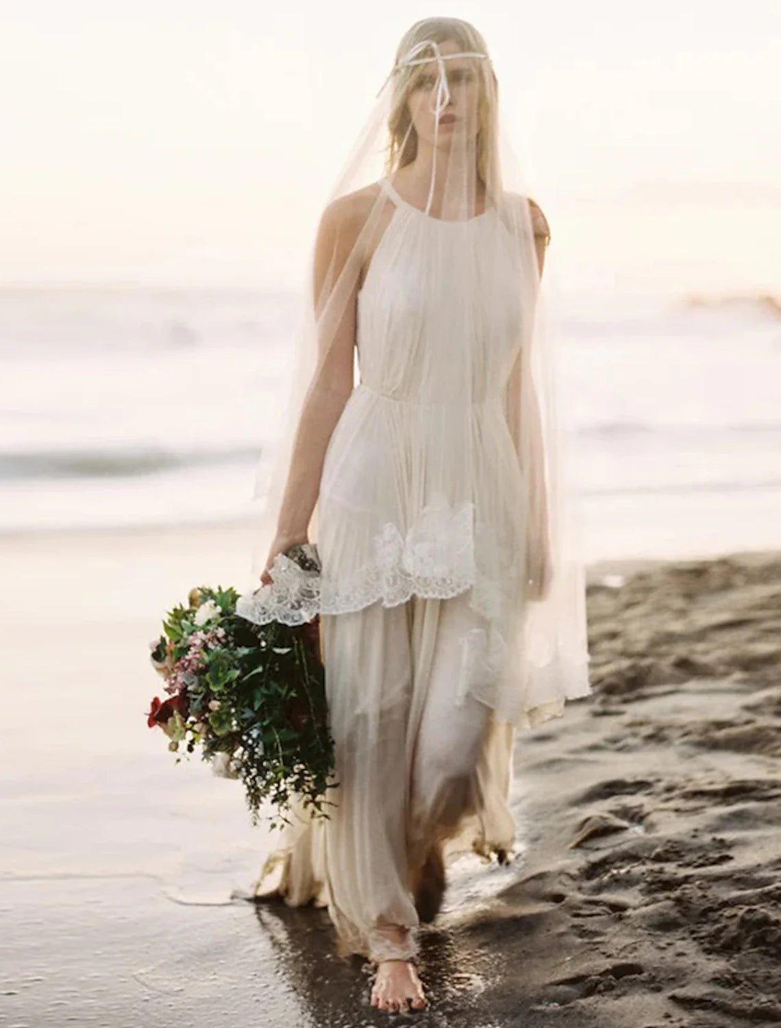 Wholesa Beach Open Back Boho Wedding Dresses A-Line Halter Neck Sleeveless Sweep / Brush Train Chiffon Bridal Gowns With Solid Color