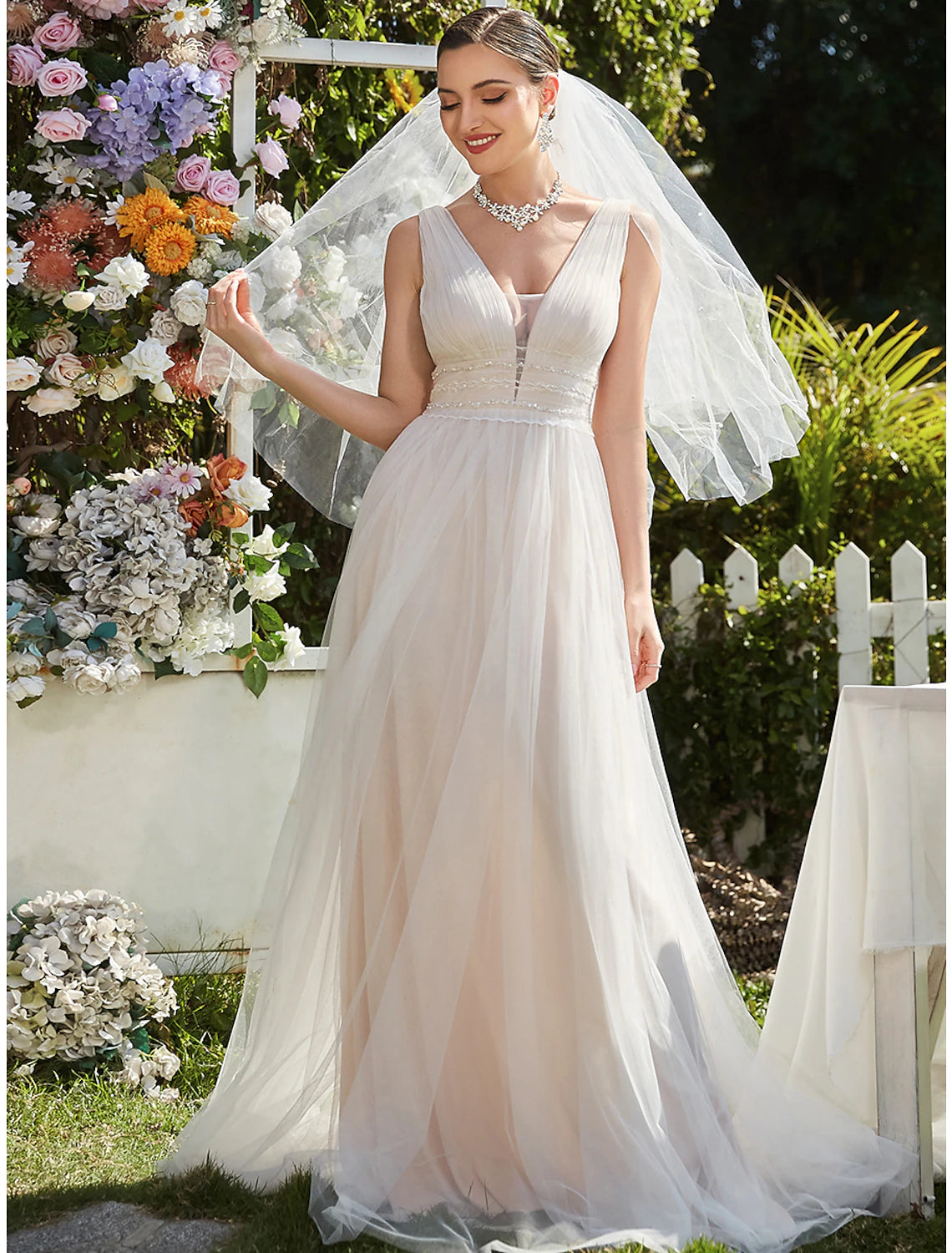wholesale  Reception Casual Wedding Dresses A-Line V Neck Sleeveless Sweep / Brush Train Tulle Bridal Gowns With Lace Embroidery