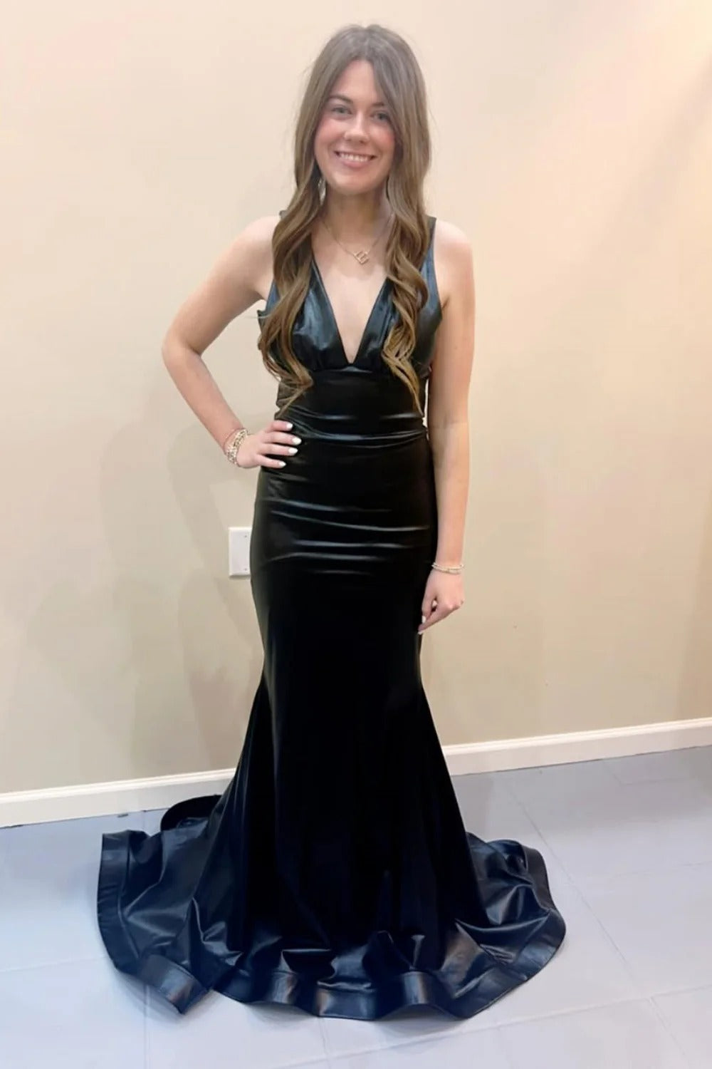 Sleek Fitted Deep V-neck Sleeveless Open Back Mermaid Prom Dress