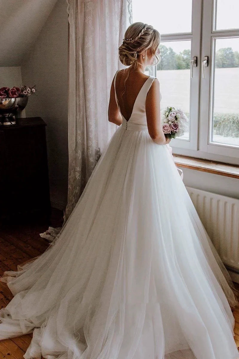 Wholesa A-line Sleeveless Deep V-back Ballgown With Bow And Tulle Wedding Dress