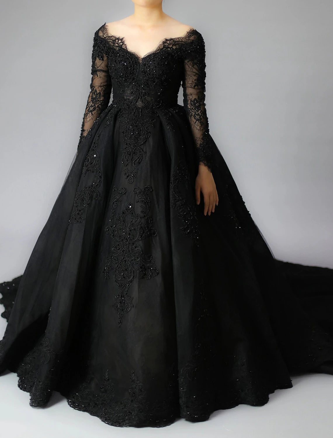 wholesale  Reception Gothic Black Wedding Dresses Formal Ball Gown V Neck Long Sleeve Chapel Train Lace Bridal Gowns With Pleats Appliques Summer Fall Halloween Wedding Party