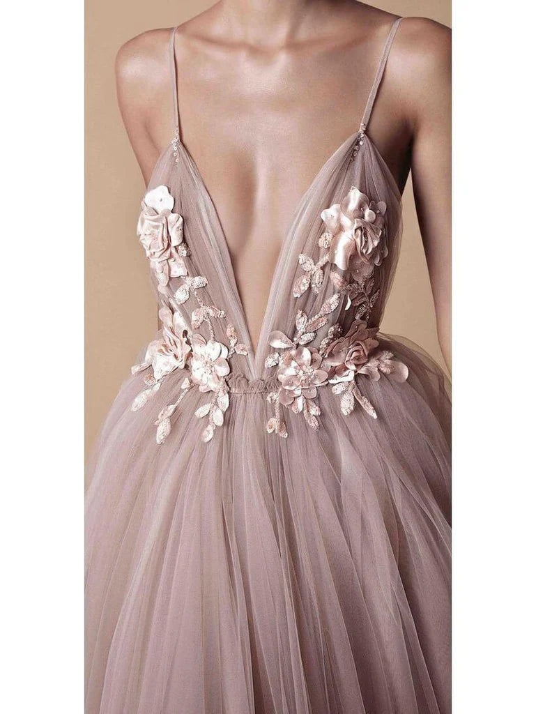 Wholesa A-line Beach Deep V Neck Spaghetti Strap Wedding Dresses With Applique