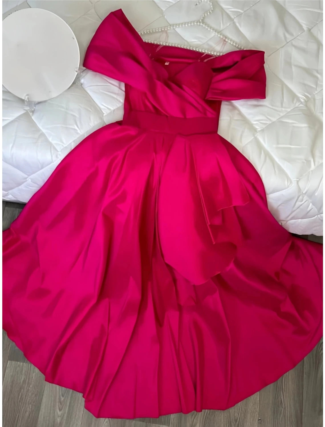 Wholesa  A-Line Evening Gown Elegant Dress Formal Floor Length Christmas Red Green Dress Short Sleeve Off Shoulder Satin with Pleats
