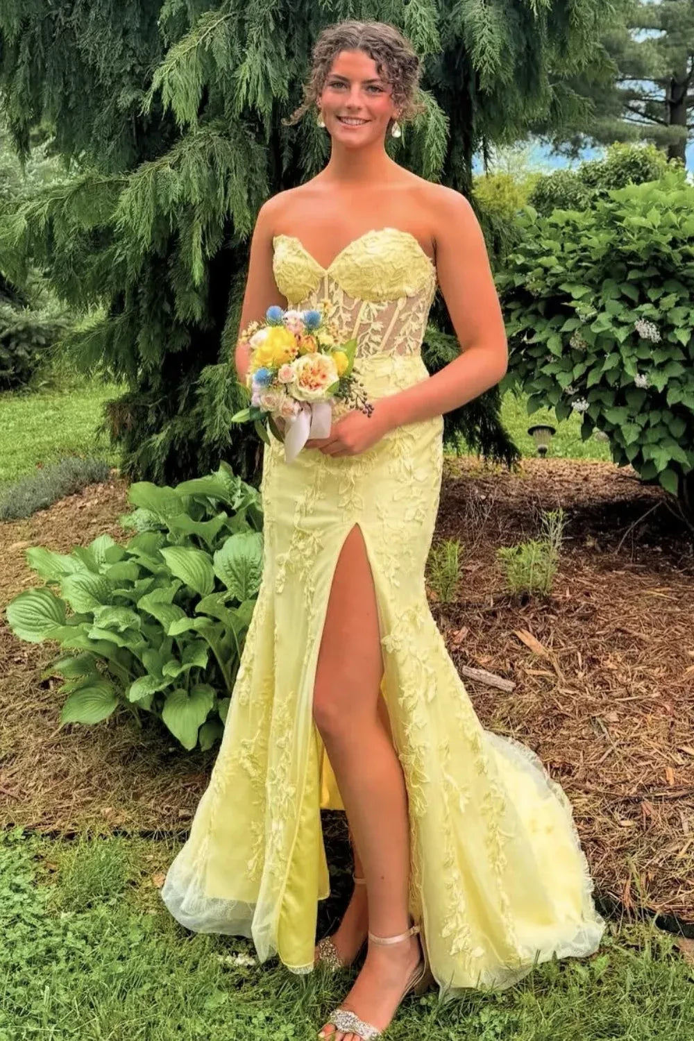 Sweetheart Strapless Yellow Lace Mermaid Prom Dress