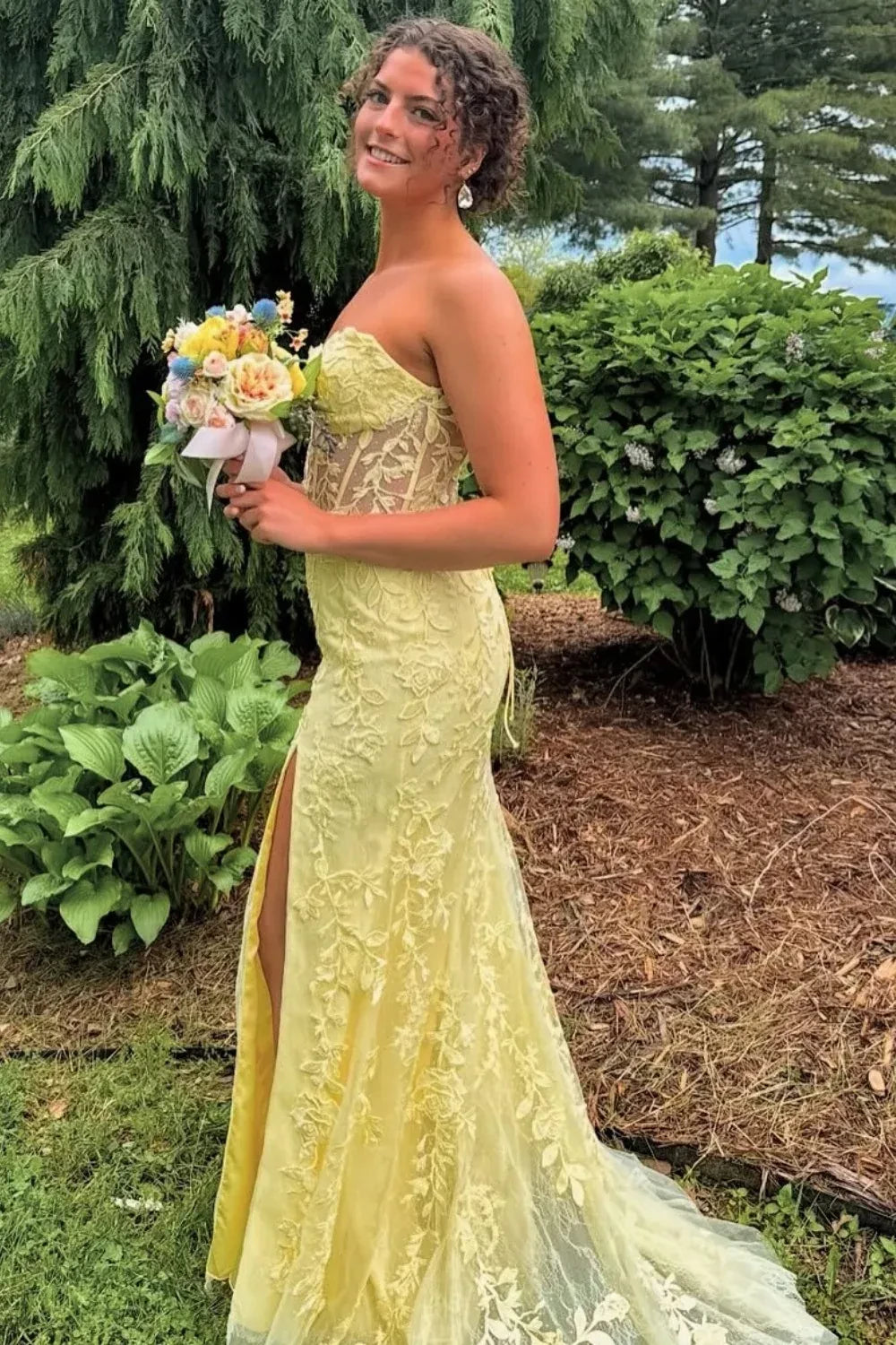 Sweetheart Strapless Yellow Lace Mermaid Prom Dress
