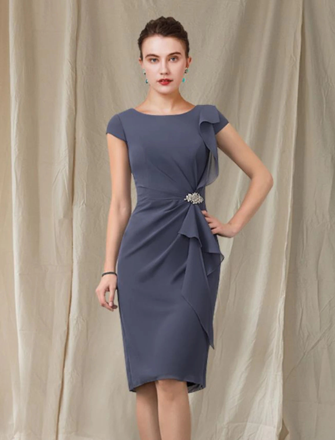 wholesale  Sheath / Column Mother of the Bride Dress Wedding Guest Elegant Jewel Neck Knee Length Chiffon Cap Sleeve with Ruffles Crystal Brooch