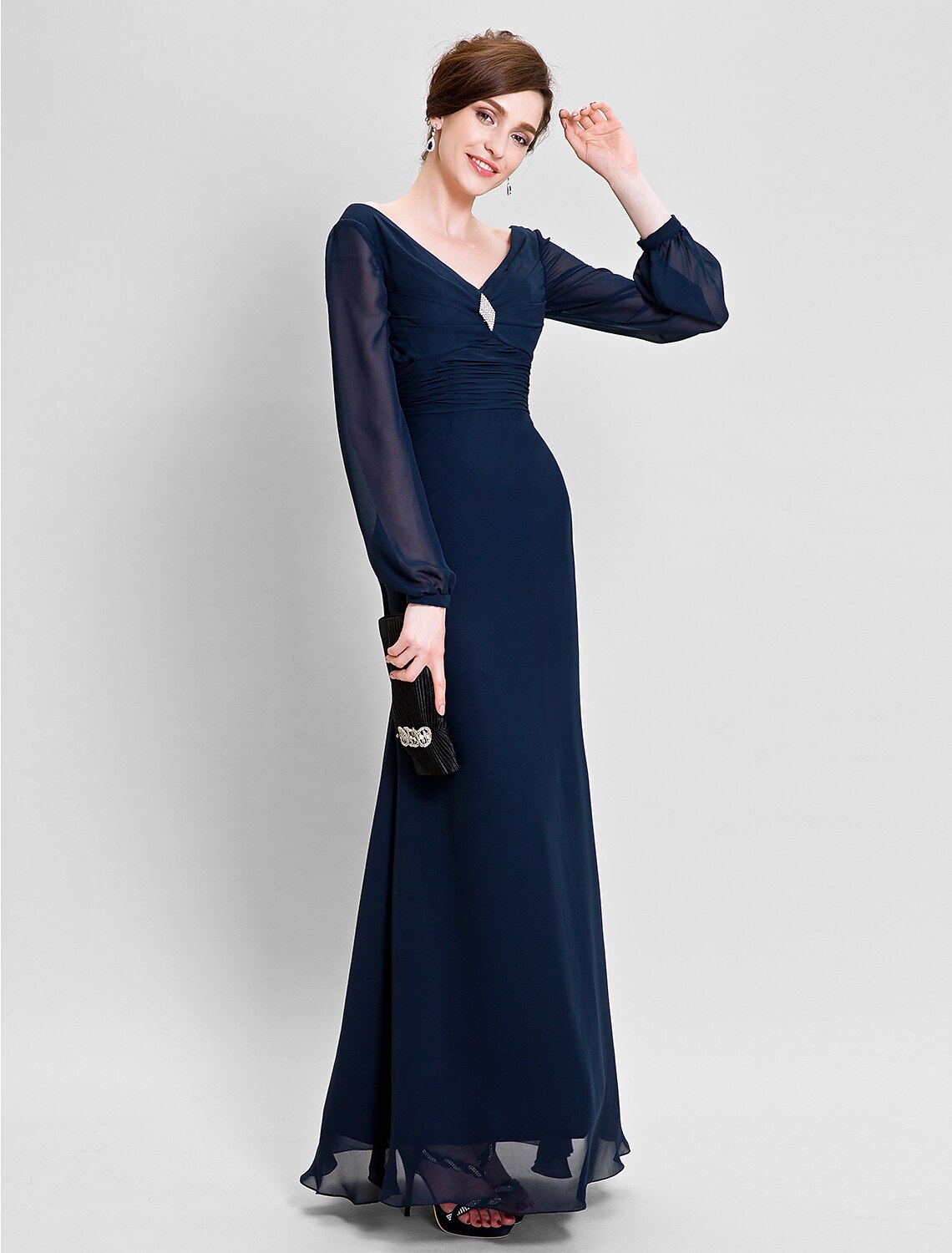 wholesale  Sheath / Column Mother of the Bride Dress Open Back V Neck Floor Length Chiffon Long Sleeve No with Ruched Draping Crystal Brooch