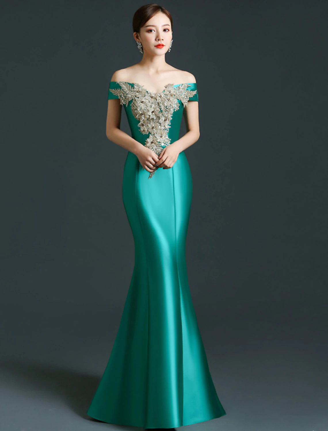 wholesale  Mermaid / Trumpet Mother of the Bride Dress Elegant Off Shoulder Floor Length Satin Short Sleeve with Appliques