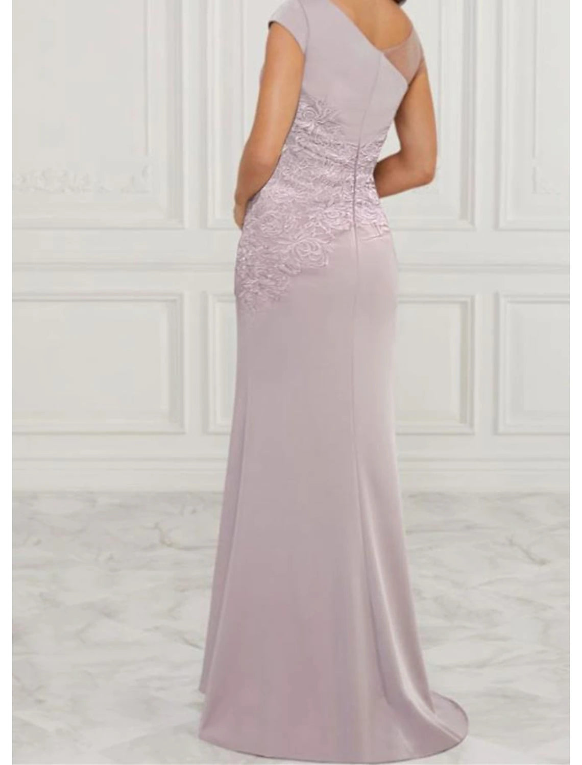 Wholesa Sheath / Column Mother of the Bride Dress Elegant & Luxurious Bateau Neck Sweep / Brush Train Satin Short Sleeve with Appliques