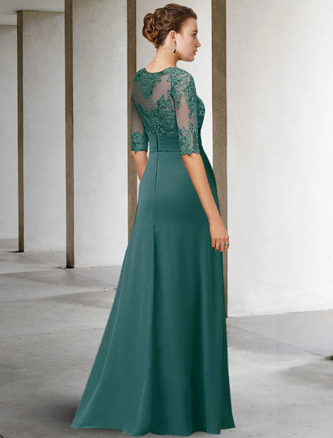 wholesale  Sheath / Column Mother of the Bride Dress Fall Wedding Guest Dresses Plus Size Elegant Jewel Neck Floor Length Chiffon Lace Short Sleeve with Appliques Side-Draped