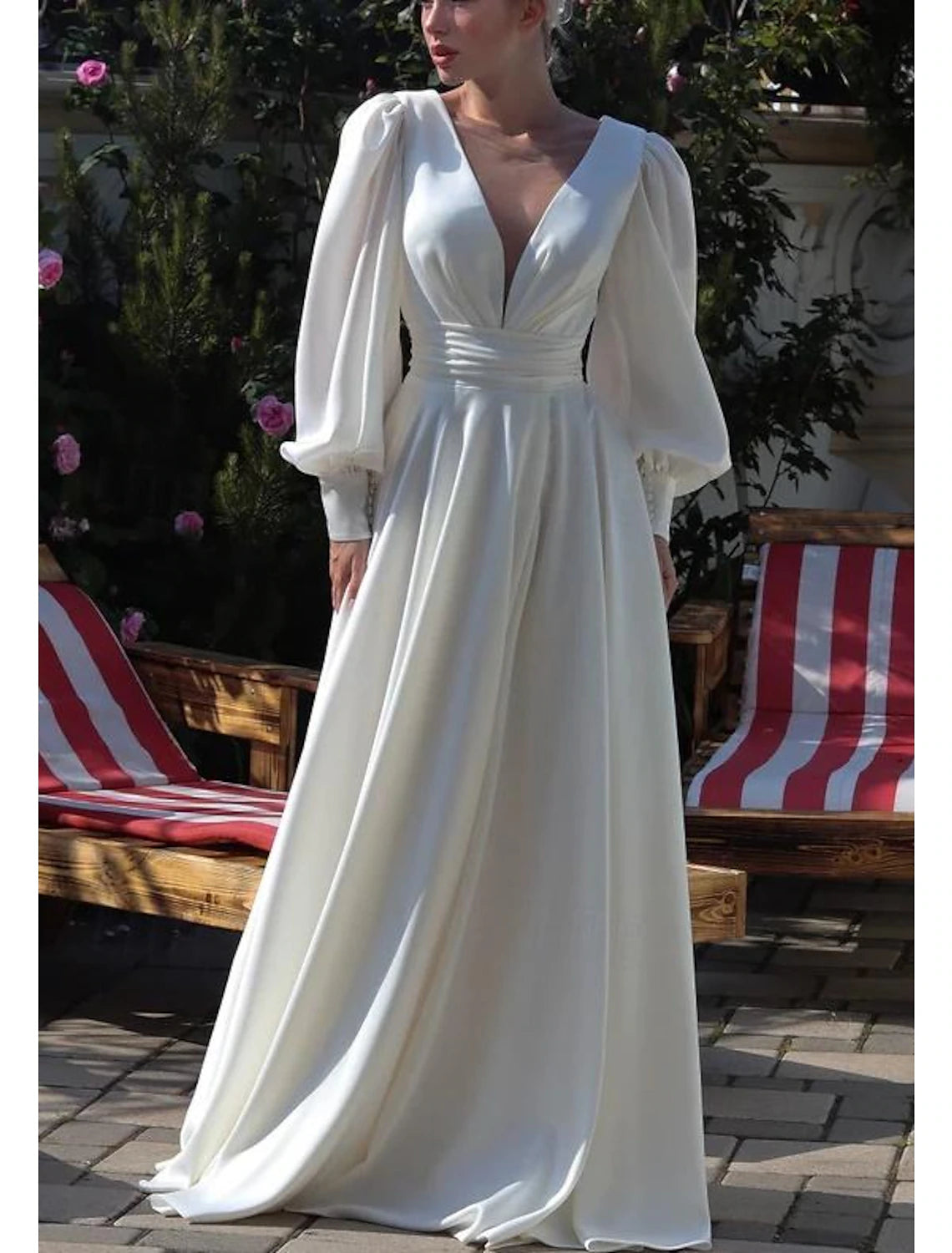 Wholesa Wedding Dresses A-Line V Neck Long Sleeve Court Train Chiffon Bridal Gowns With Pleats Solid Color